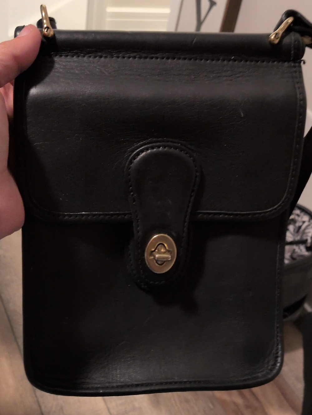 Vintage Hunt Club Black Leather Crossbody Turnlock Bag c. 1990s